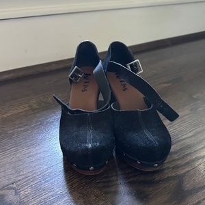 Korks Suede Clogs size 6